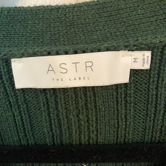ASTR the Label Dark Forest Green Wrap Sweater Size Medium - Picture 3 of 6
